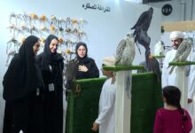 Photo of معرض أبوظبي للصيد يُشجّع ثلاث شقيقات على تأسيس شركتهن لتجارة الصقور